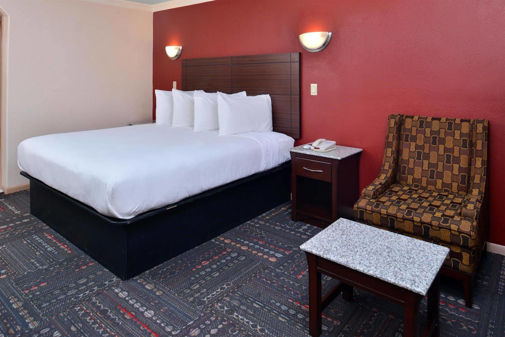 Americas Best Value Inn Houston Heights At I-45 Exterior foto